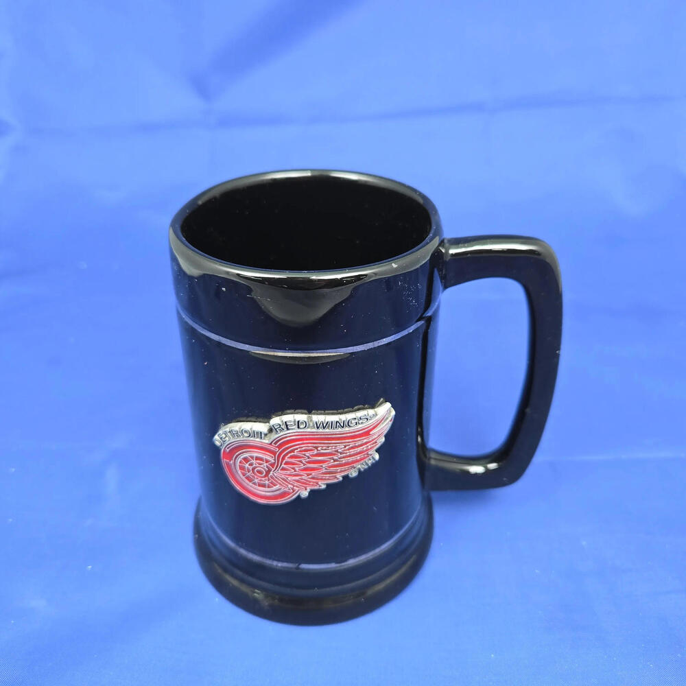 Detroit Red Wings NHL‎ Hockey Black Ceramic Beer Mug Stein with pewter logo